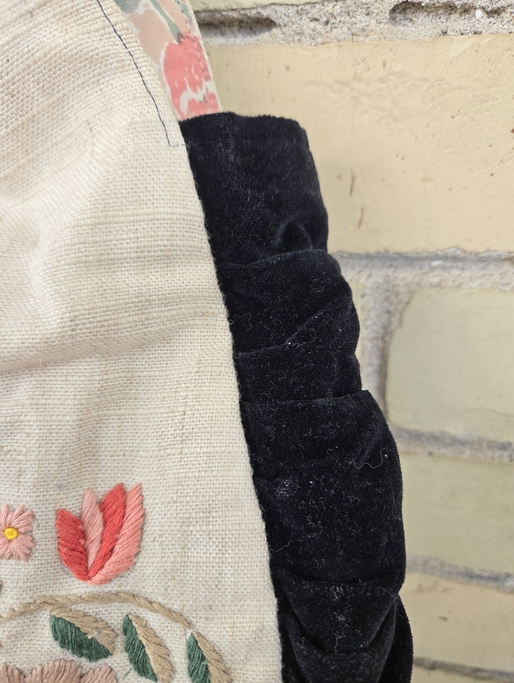 Vintage Embroided Handbag - Picture 4 of 15